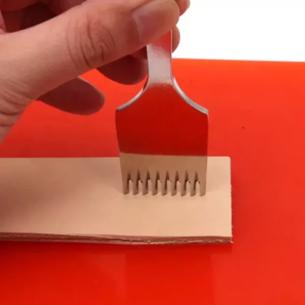 uso de almohadilla para perforar cuero