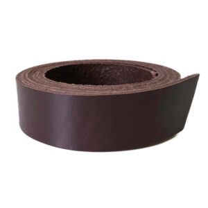 Couper les bandes pour les ceintures marron foncé